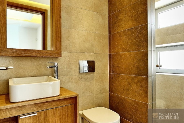 web_20.bathroom 3.jpg